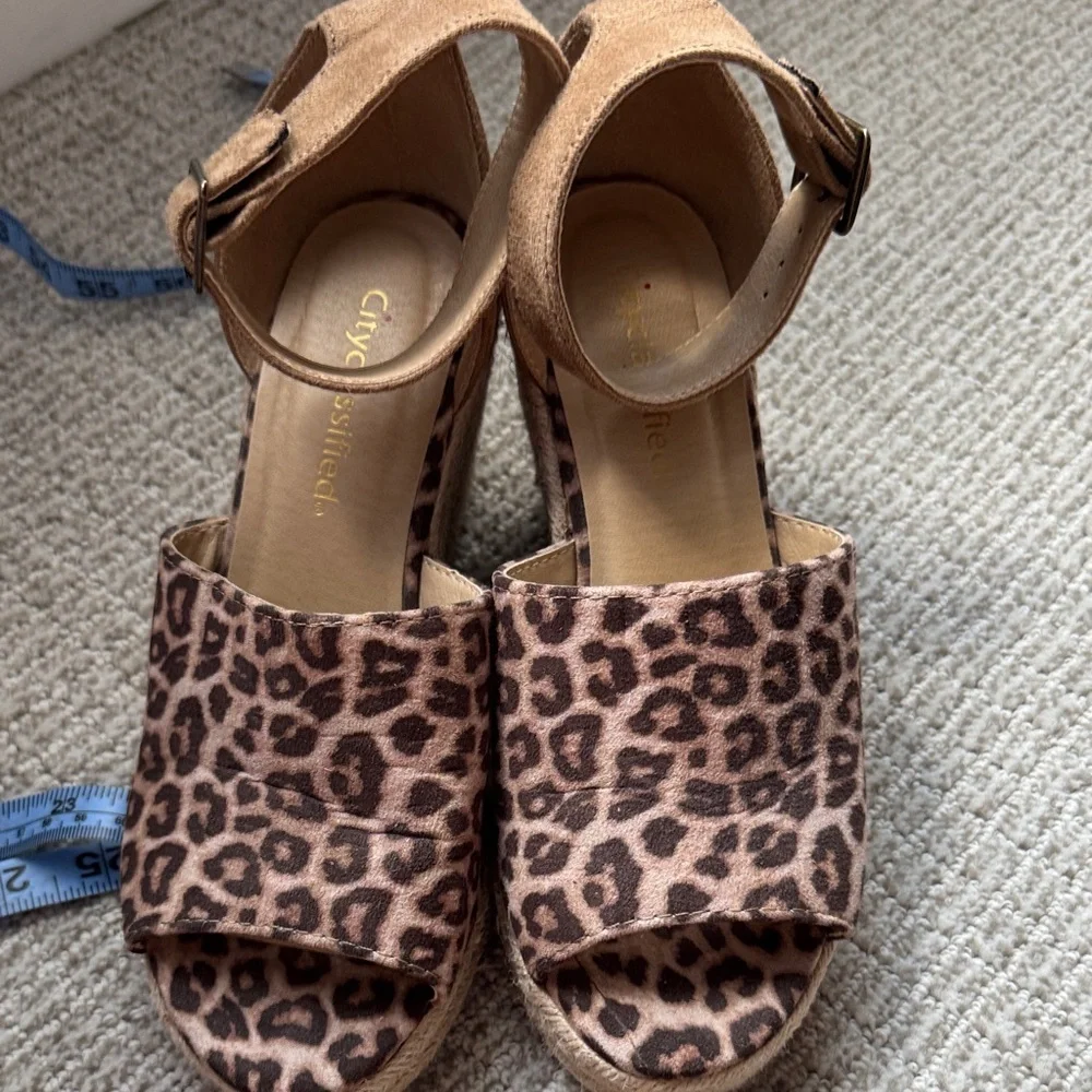 Cityclassified Leopard Print Wedge Sandals in Brown